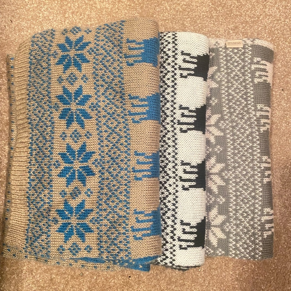 Creative Warm scarf . Christmas warm scary Handmade with Christmas deer pattern
